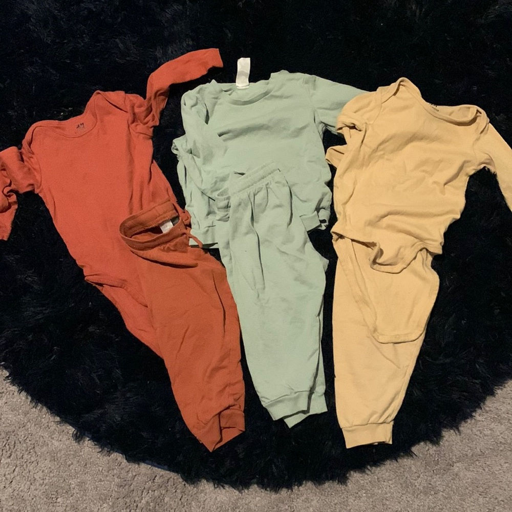 Used Boys H&M matching shirt (onesie) (sweatshirt) with jogger pants
